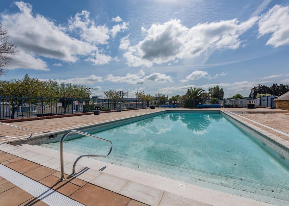 Riverside Caravan Holiday Park Bognor Regis Exterior foto